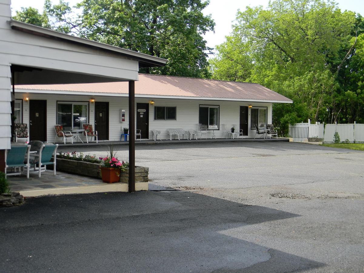 The Stone House Motel & Motor Lodge Ticonderoga 外观 照片